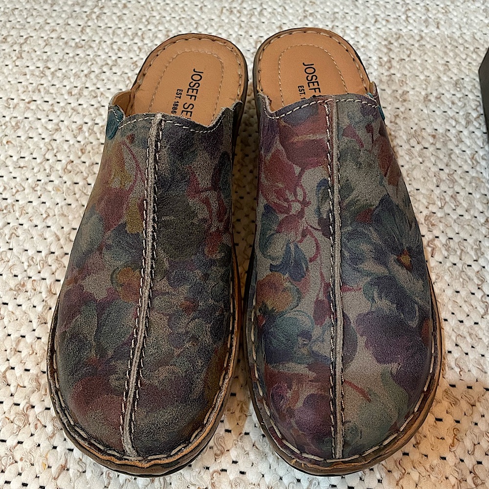 NWT Josef Seibel Floral Clogs Mules
